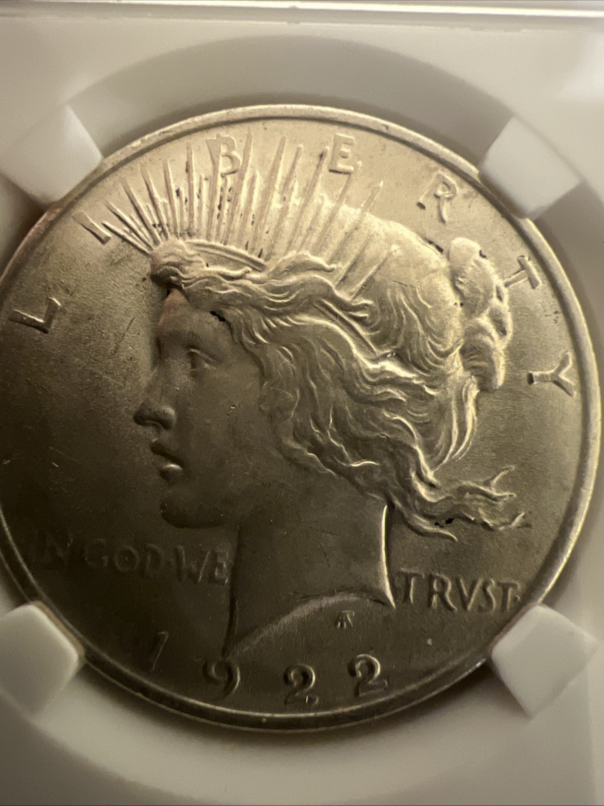 1922-P PEACE SILVER DOLLAR