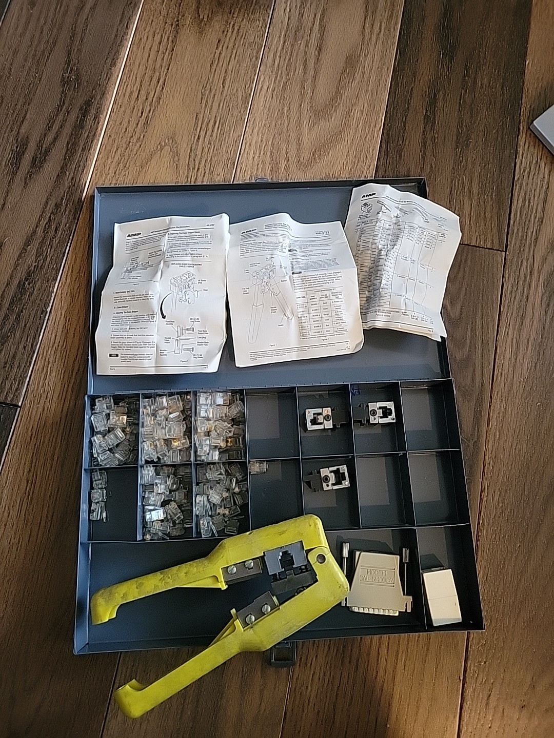 AMP 231652 Crimping Tool USED AND 853400-1 TOOL DIE SET N Metal Case With Misc