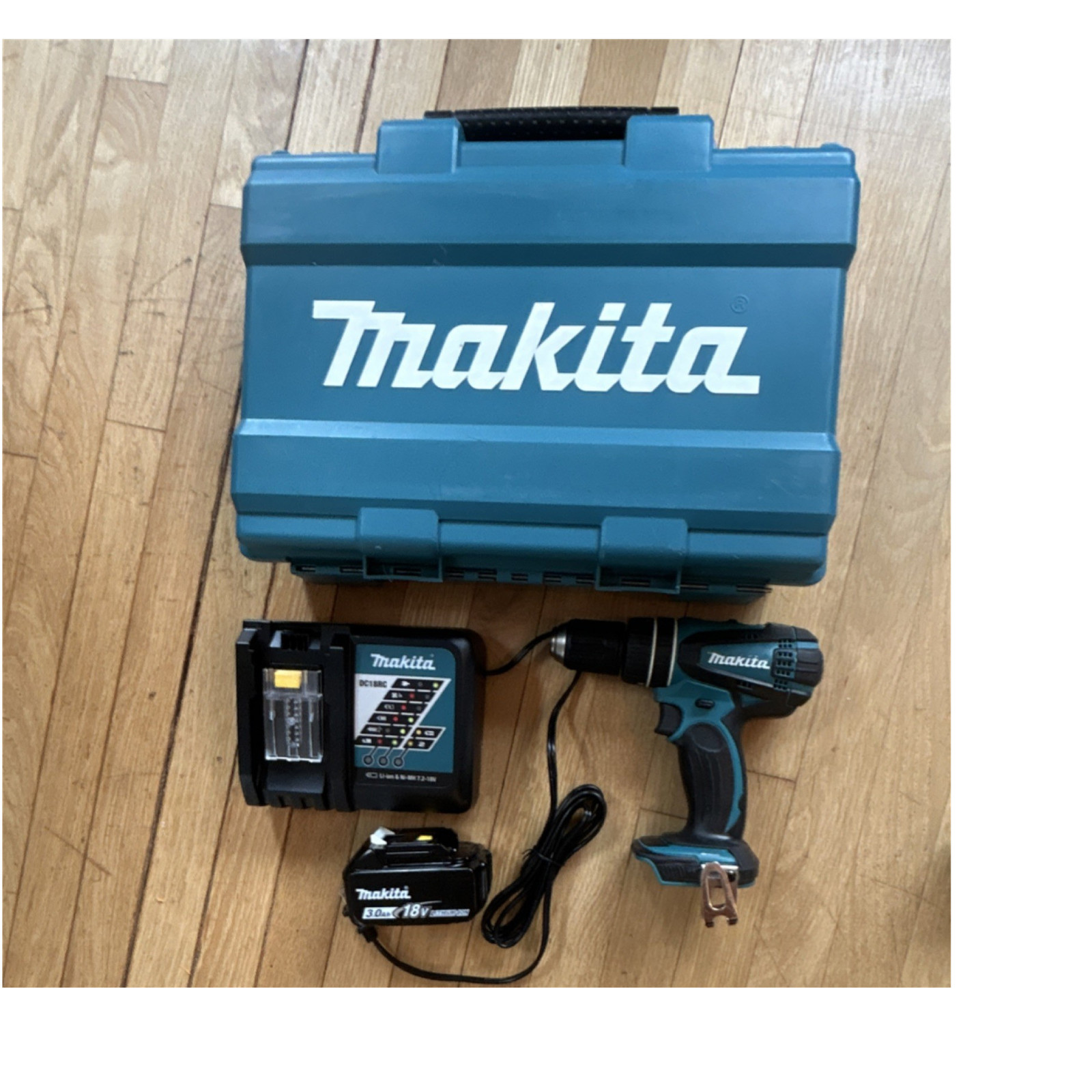 Makita XPH01 18V Hammer Drill Set w/ Li-Ion Battery, Charger & Case