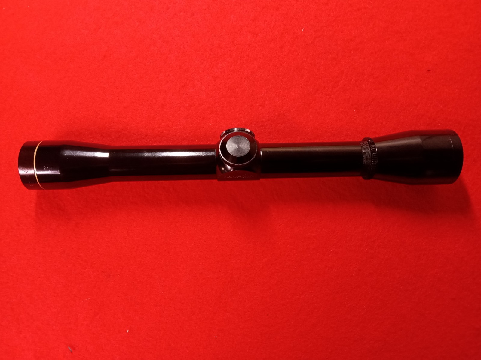 Leupold M8 4X 30mm Scope / Gloss Black / Dust Covers