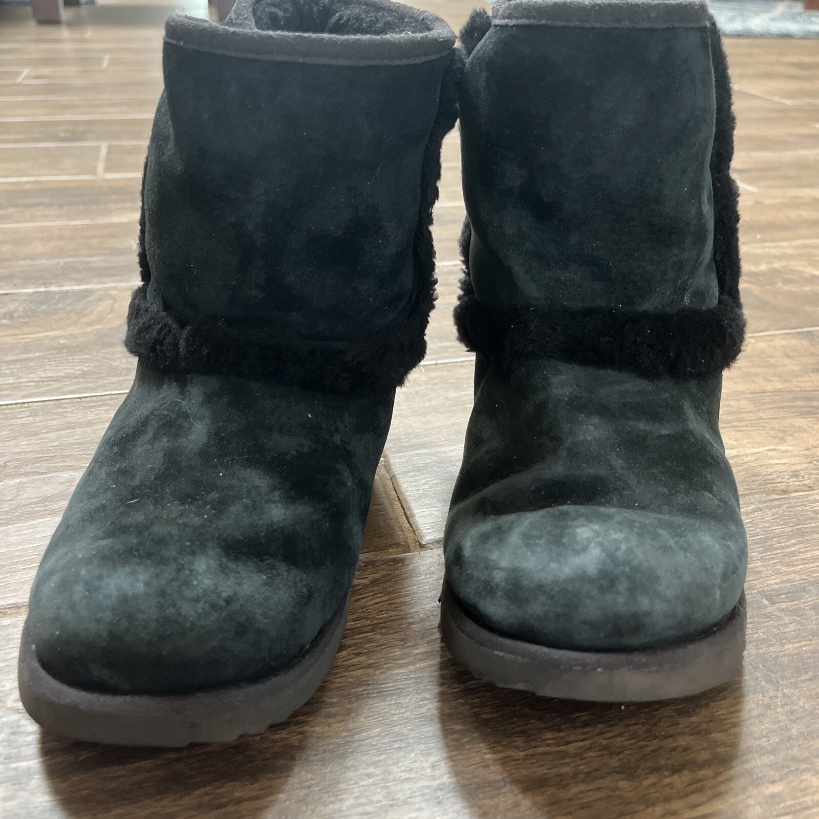Ugg Classic ankle Boot Girl’s Size 3 Black