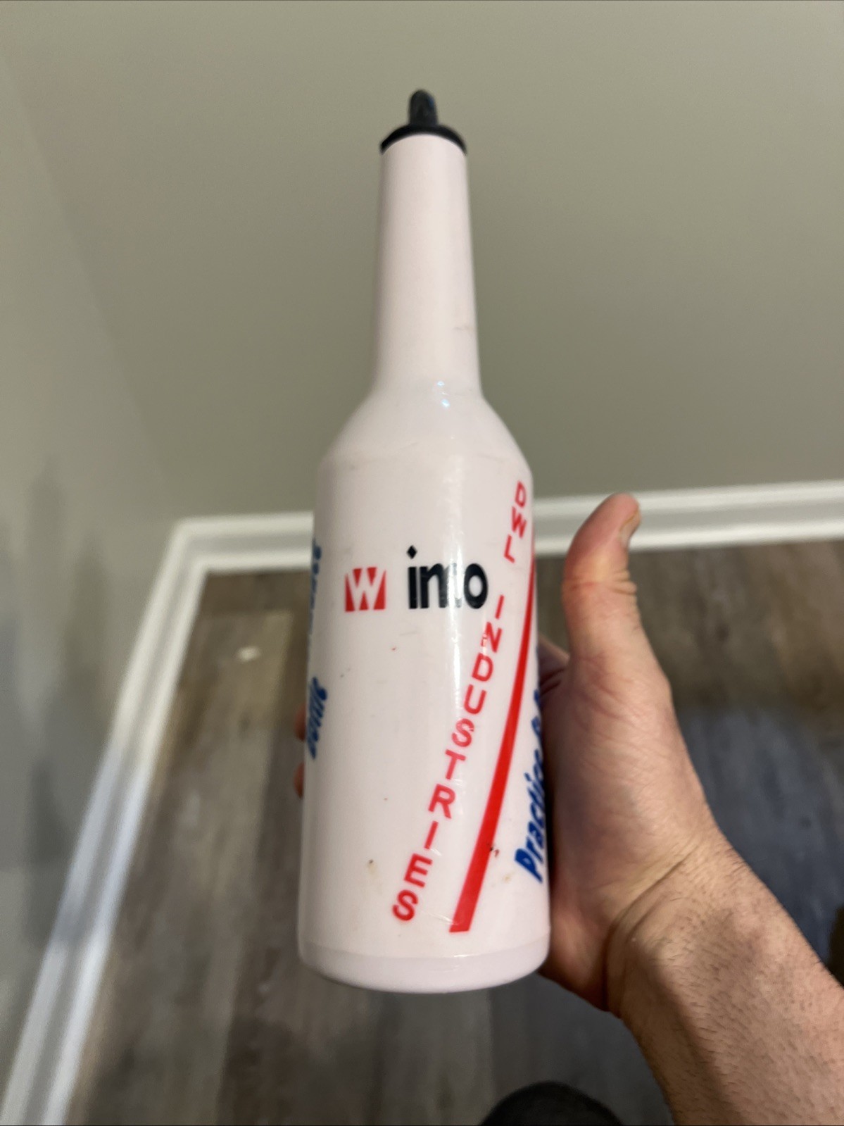 Winco PFBT-11W Flair Bottle, White - Used