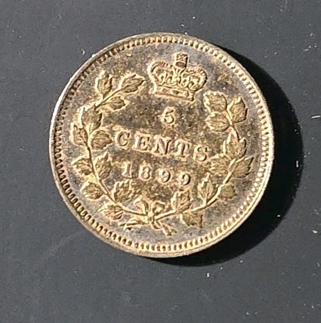 1899 Canada 5 cent silver - Solid XF (darkly toned) stk#K966