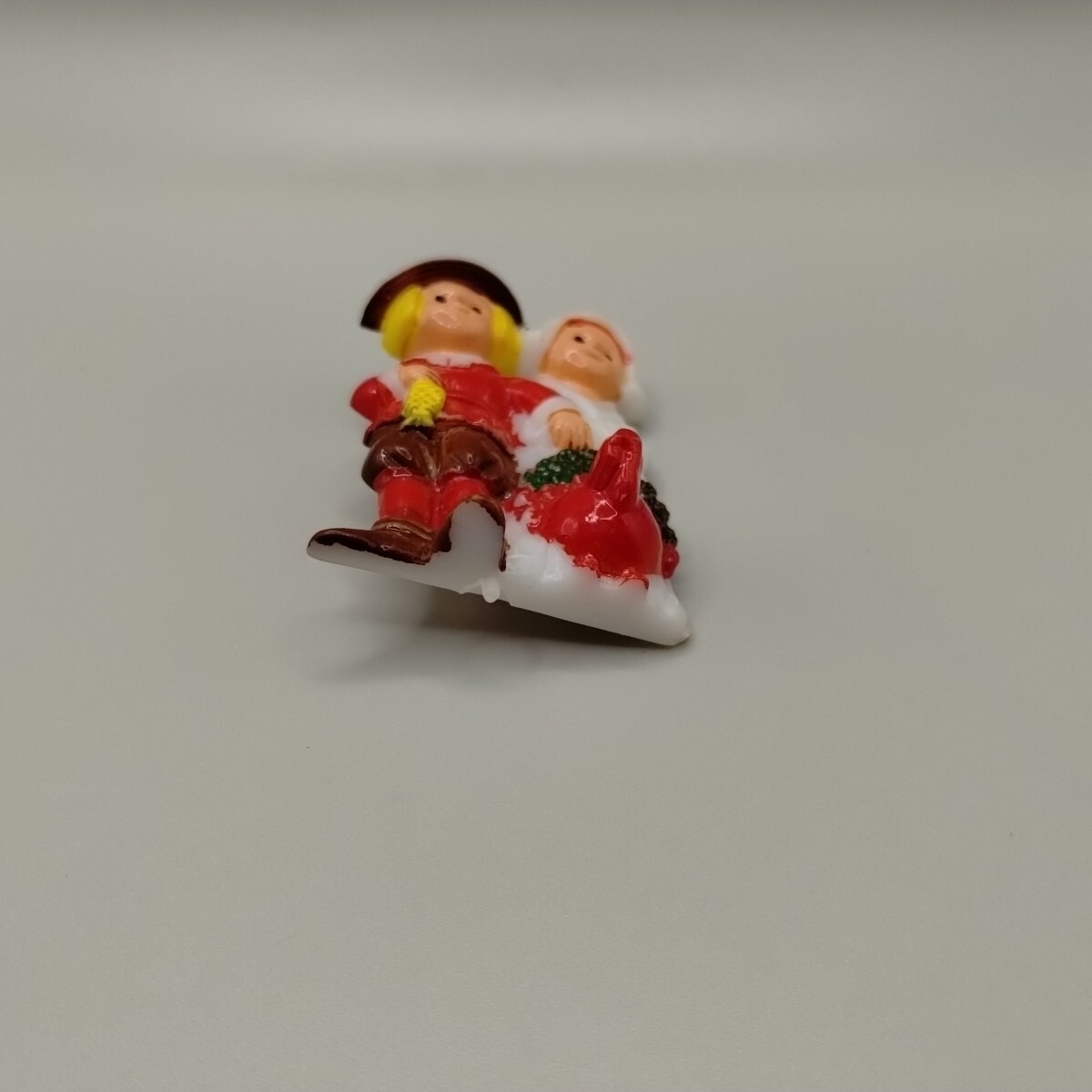 Plastic Thanksgiving Pilgrim Couple With Turkey Pin Brooch