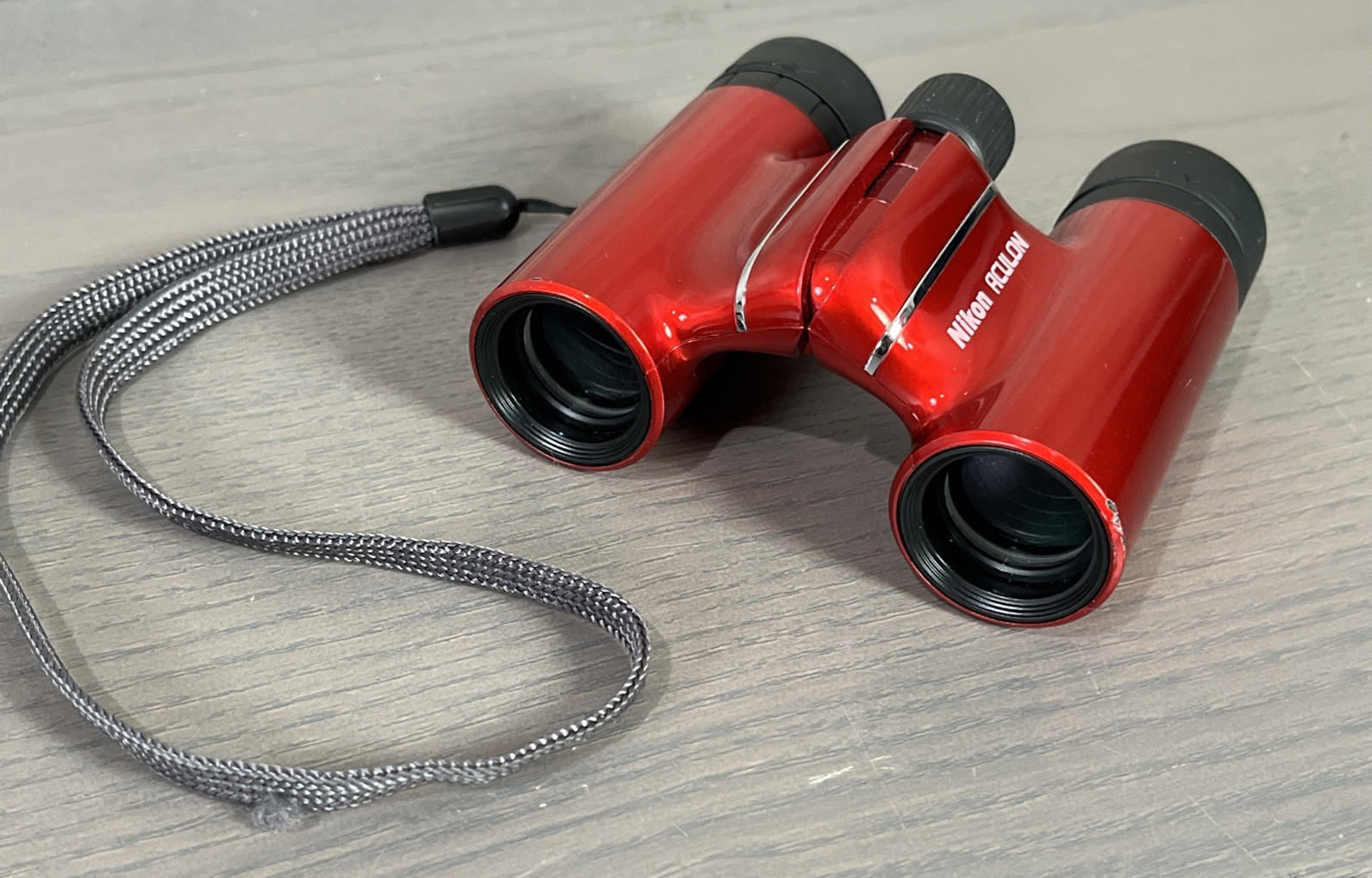 Red Nikon Aculon 8x21 T01 Binoculars
