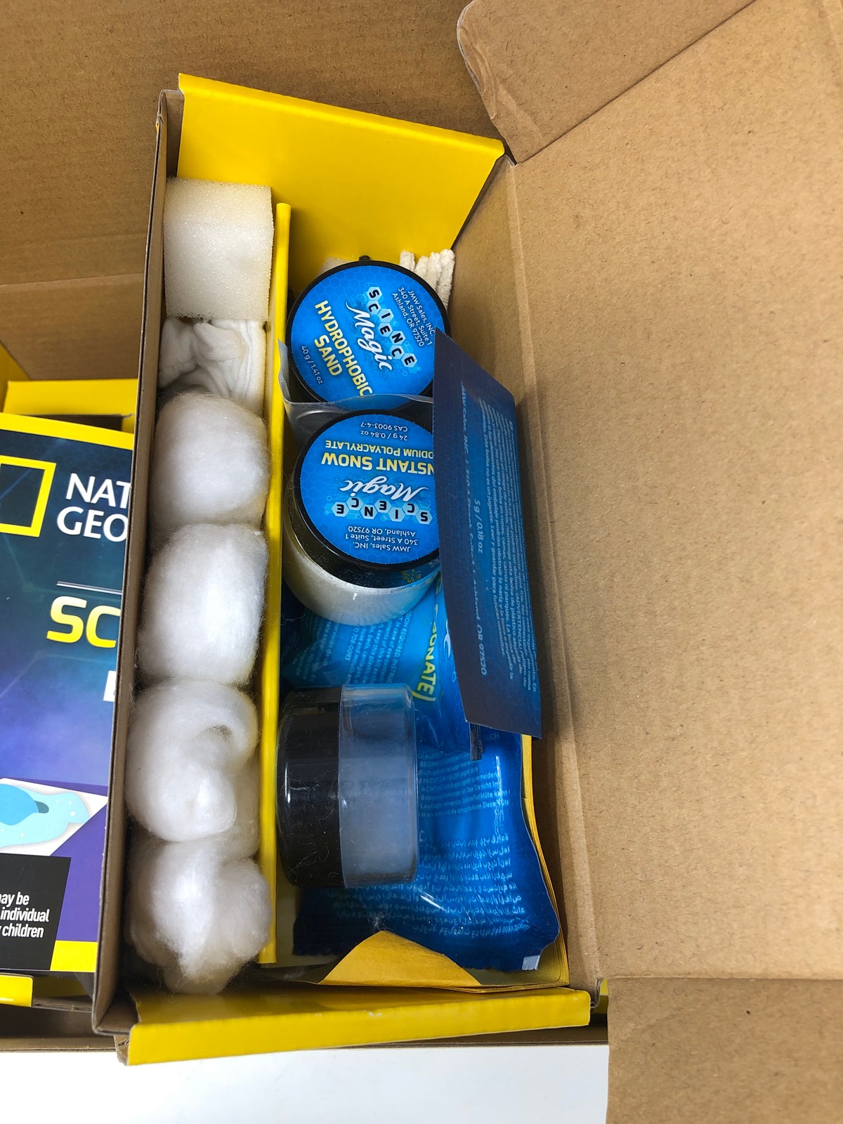 NATIONAL GEOGRAPHIC Science Magic Kit - Perform 20 Unique Experiments as Magic T