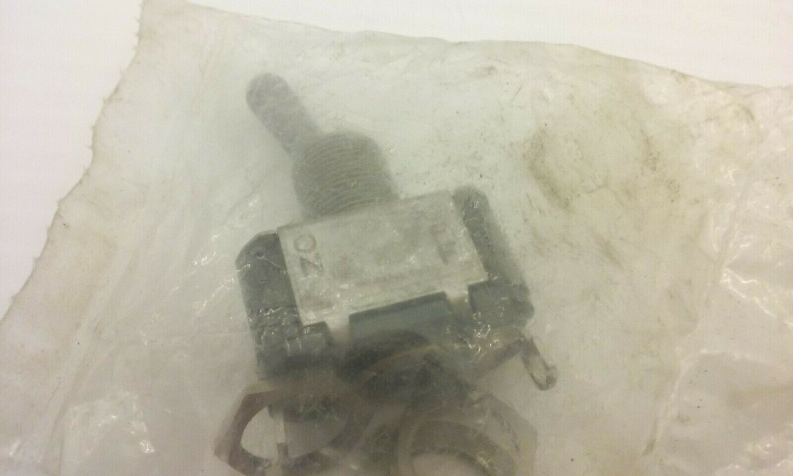 ST42B TOGGLE SWITCH 2 POSITION ON/OFF SPRING RETURN 2 CONNECTION (LOT OF 4) NIB