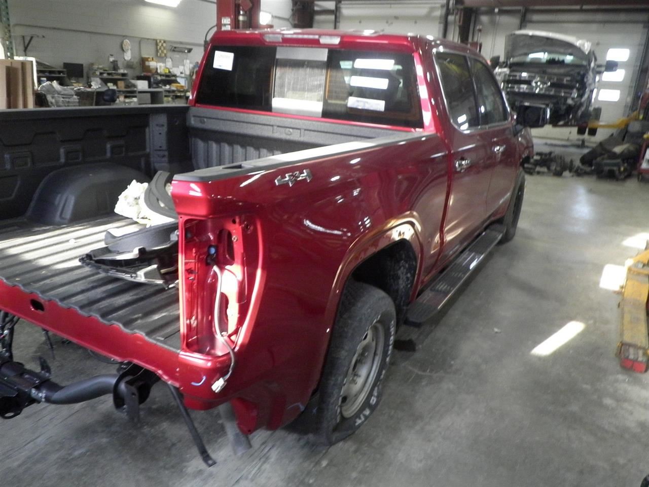 2026 Sierra 1500 SLT 5.3L Upper Air Shutter
