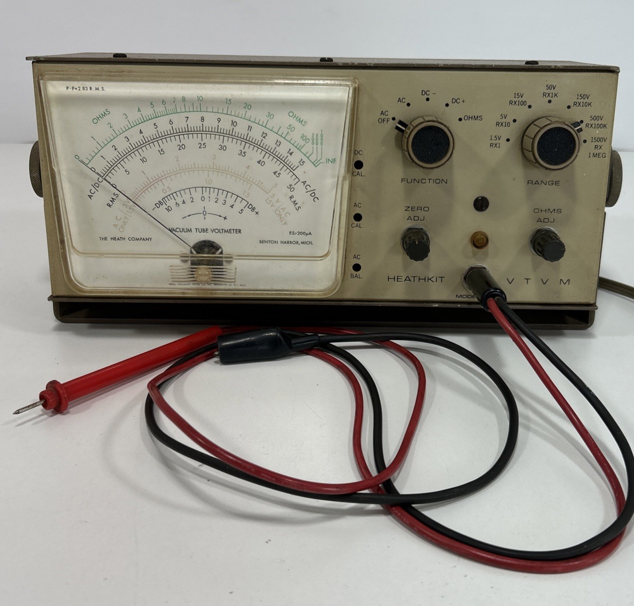 Heathkit IM-28 Vacuum Tube Volt Meter VTVM Probe & Leads Vintage POWERS ON