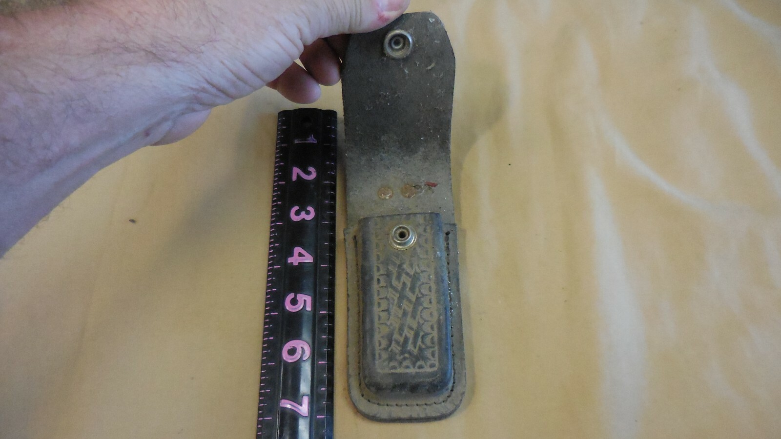 LEATHER KNIFE HOLDER BELT LOOP TOOLED