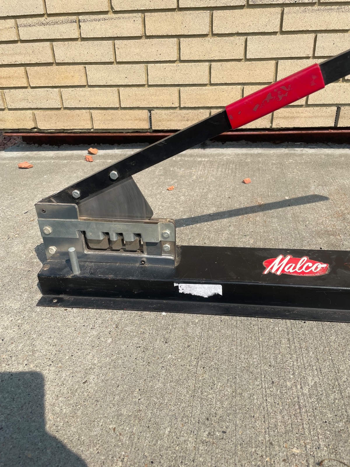 Malco 3"5/8 steel stud cutter SRC24A. Shear for cutting drywall studs