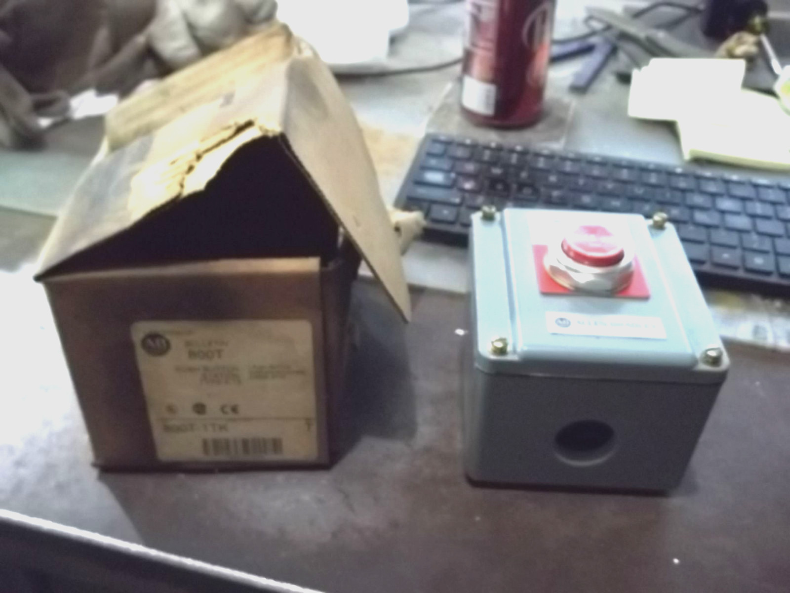 NIB ALLEN BRADLEY 800T-1TK SER T PUSH BUTTON STATION (Y5)