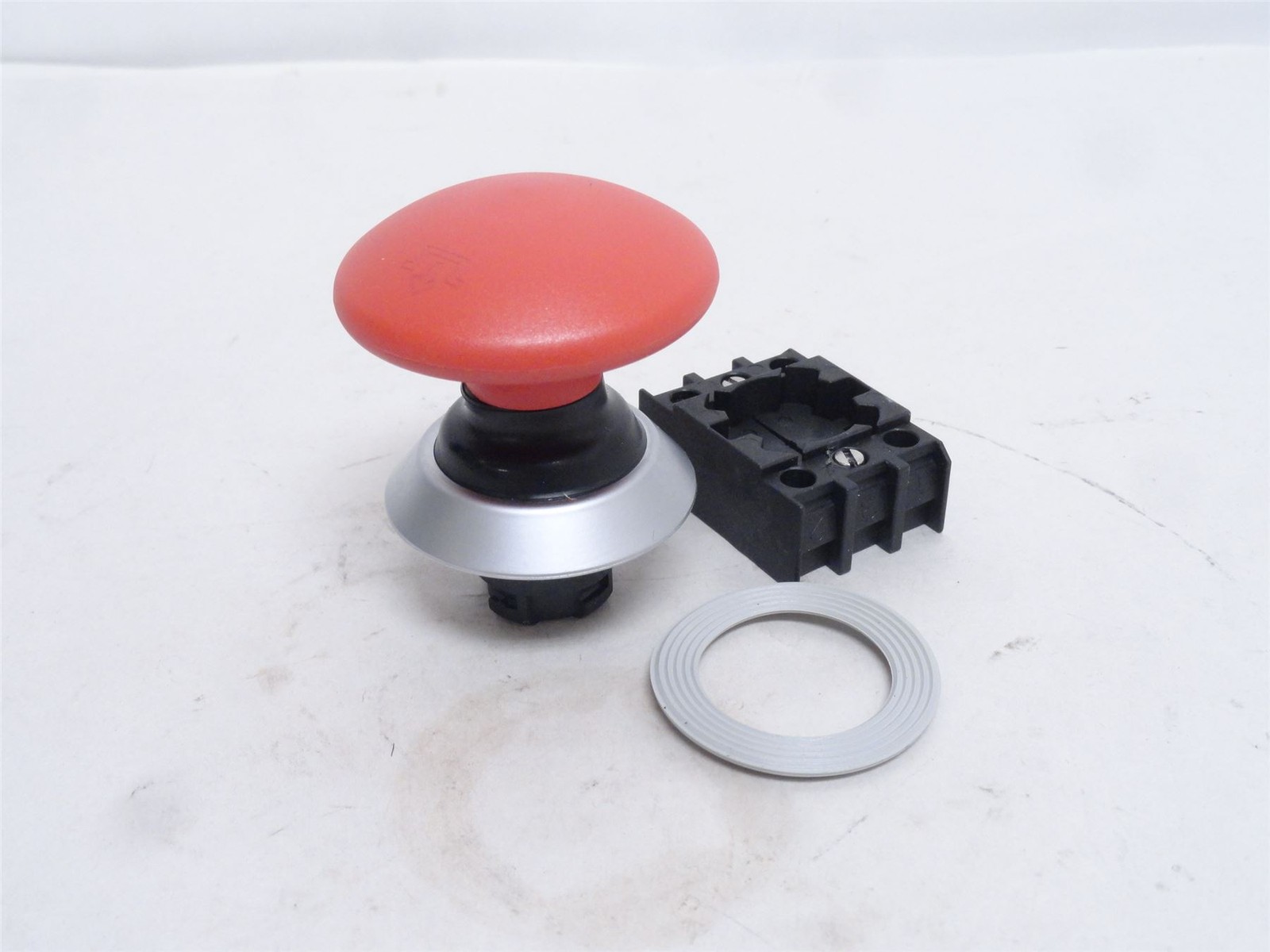 244796 New-No Box; Schmersal NDRZ50GR/RT Emergency stop latching pushbutton