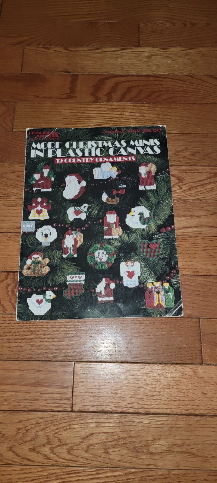 PLASTIC CANVAS MORE CHISTMAS MINIS LEALET