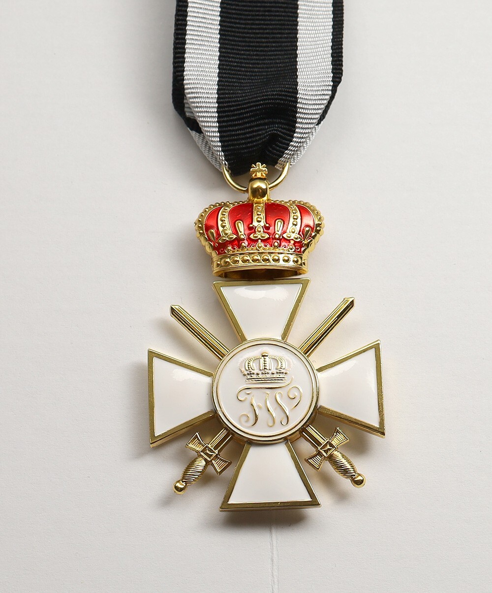 German Prussian Kingdom Third Class Red Eagle Medal War High Quality Replica