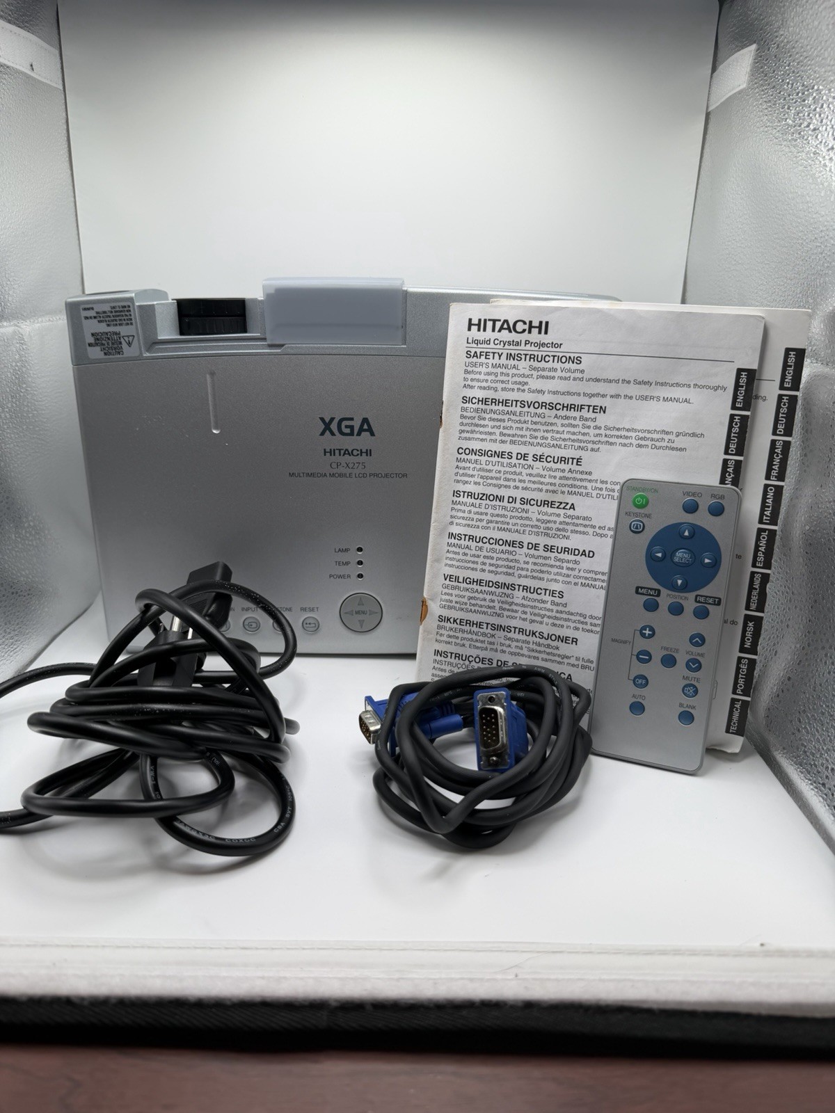 Hitachi CP-X275 LCD Projector
