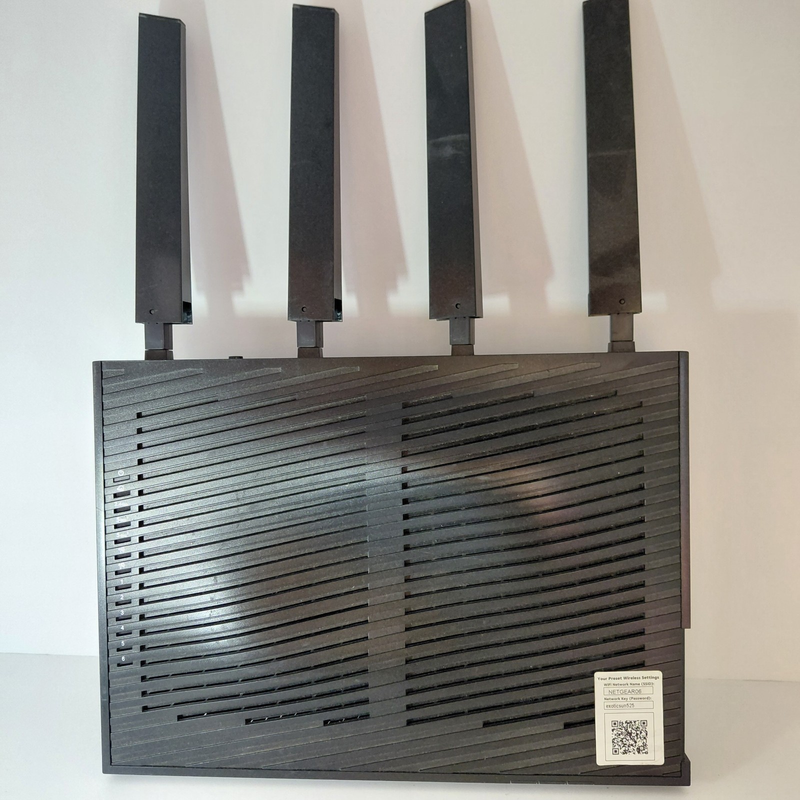 NETGEAR R8500 1000 Mbps 6 Port 2166 Mbps Wireless Router