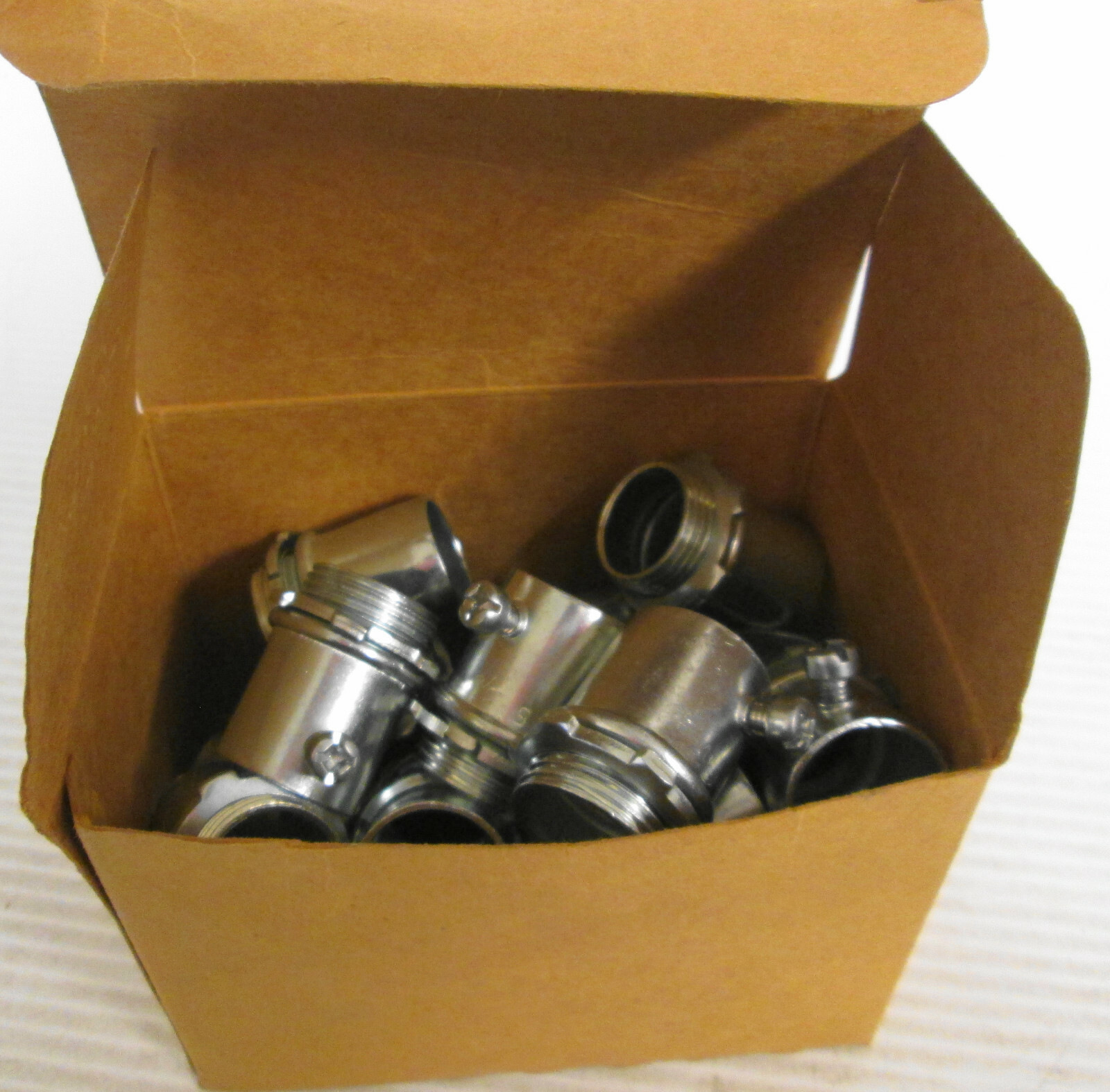 EGS 4075S Screw Type EMT Connector 3/4" (Lot of 20)