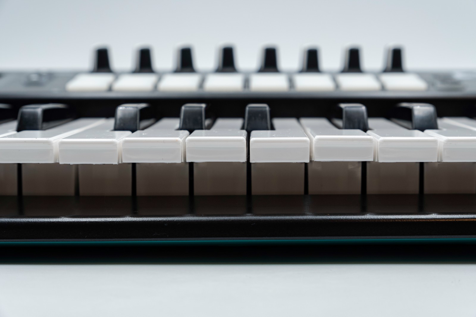 Novation Launchkey 25 MK2 w/ USB Cable
