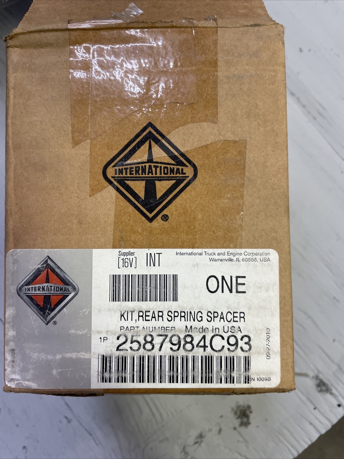 2587984C93 INTERNATIONAL REAR SPRING SPACER & BOLT KIT GENUINE  INTERNATIONAL