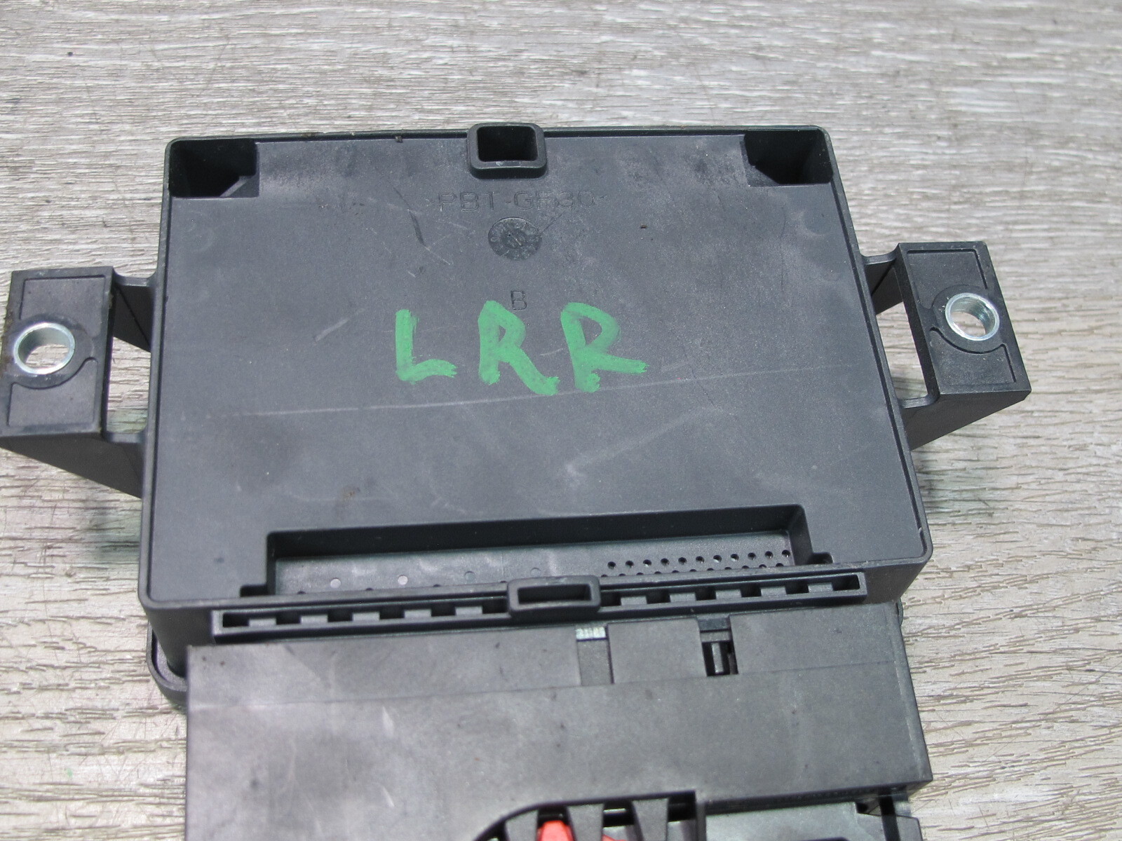 2014-2015 LAND RANGE ROVER L405 ELECTRIC PARKING BRAKE CONTROL MODULE