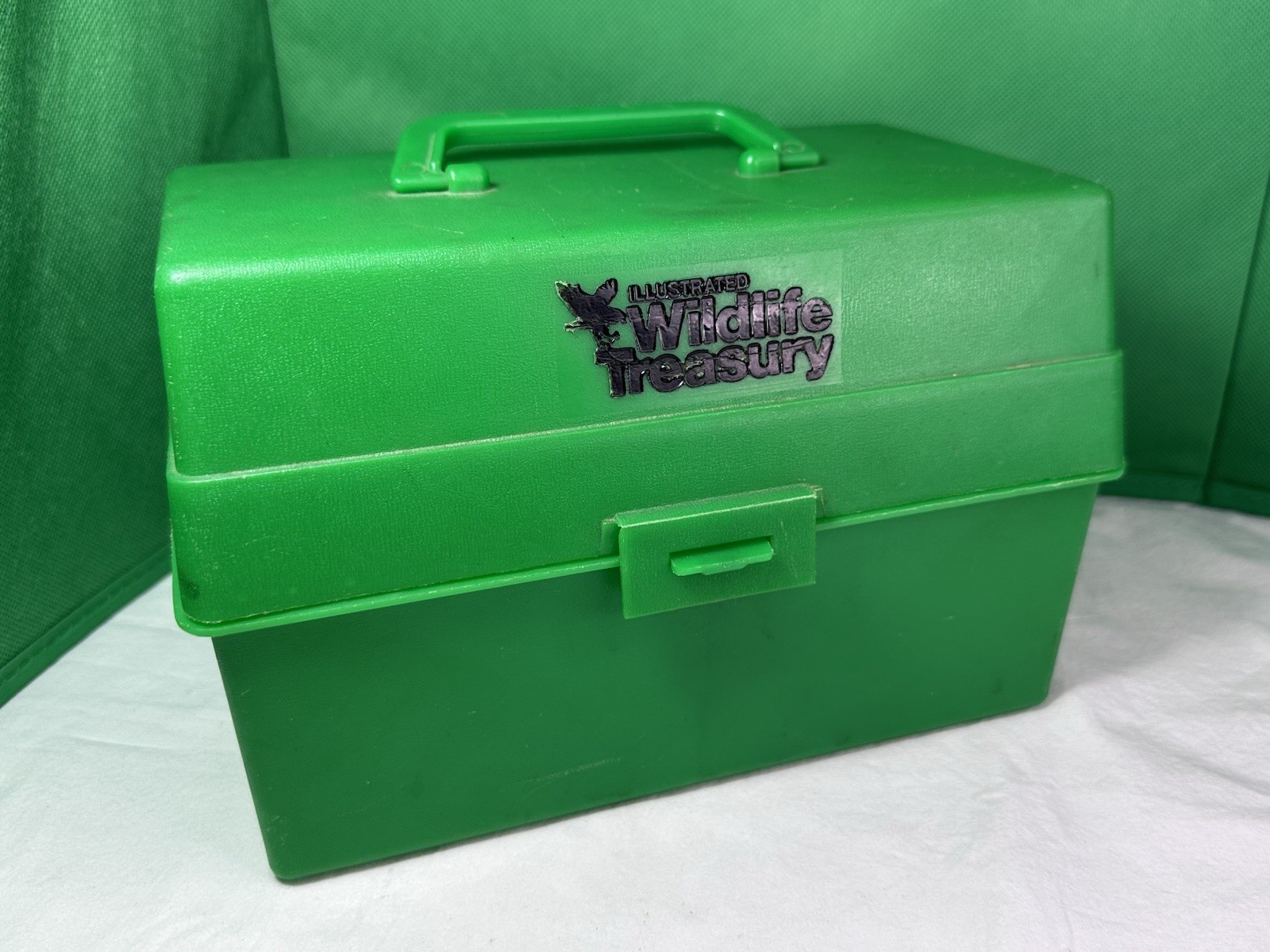Vintage 1970s Illustrated Wildlife Treasury CARD COLLECTOR CASE BOX NO CARDS