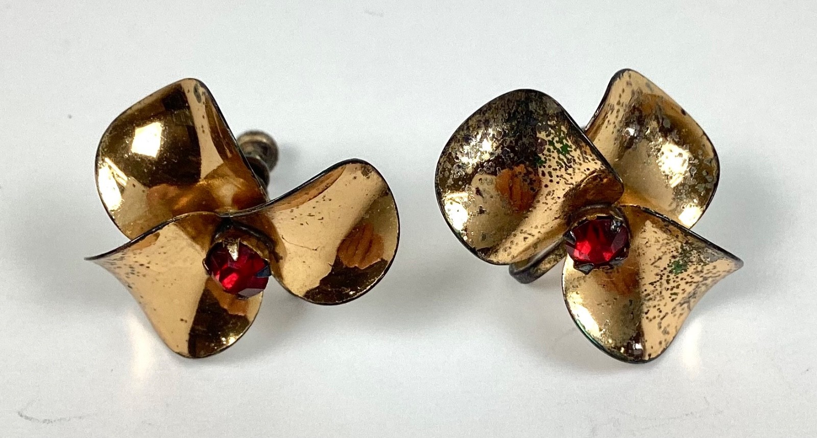 Lot of 2 Vintage Gold-Tone Flower & Red Rhinestone Earrings 0.75" Diameter