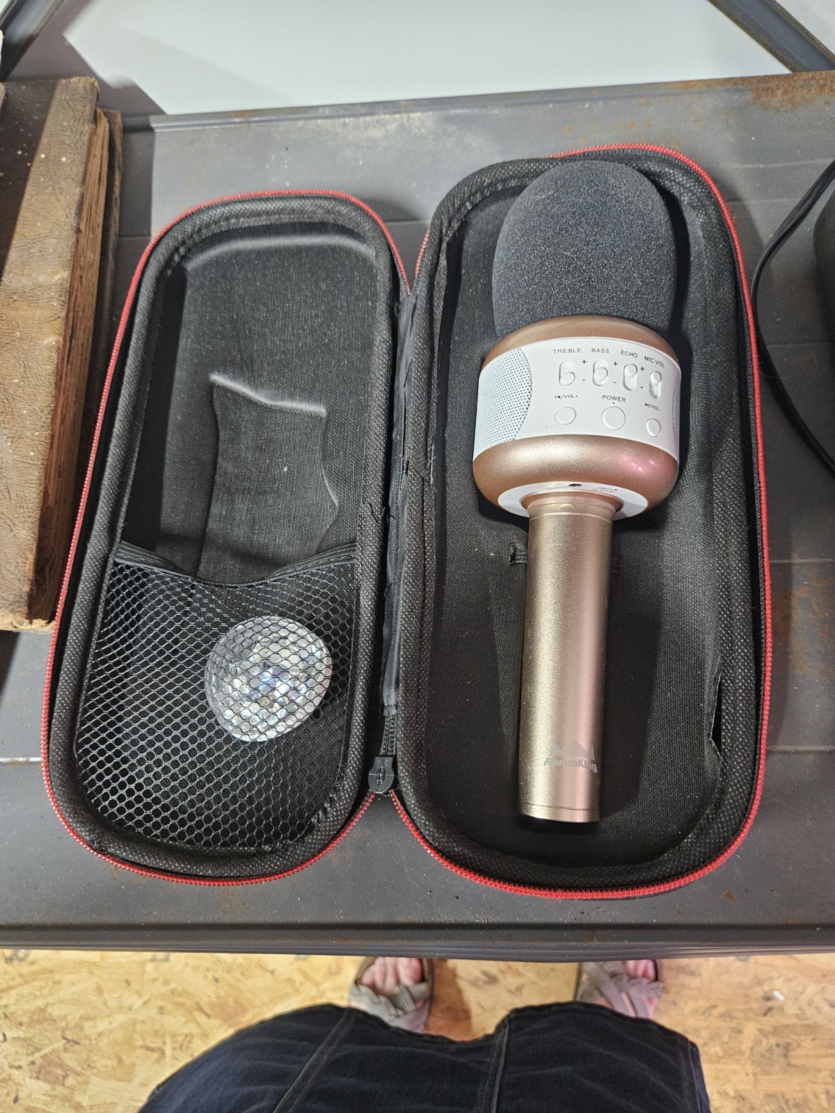 wireless Bluetooth karaoke microphone in rose gold Used