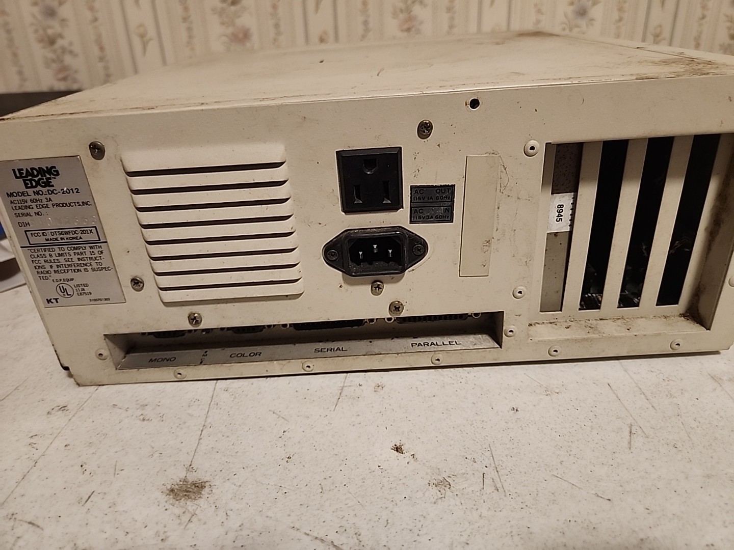 Vintage Desktop PC Leading Edge Model DC-2012 Computer Powers On