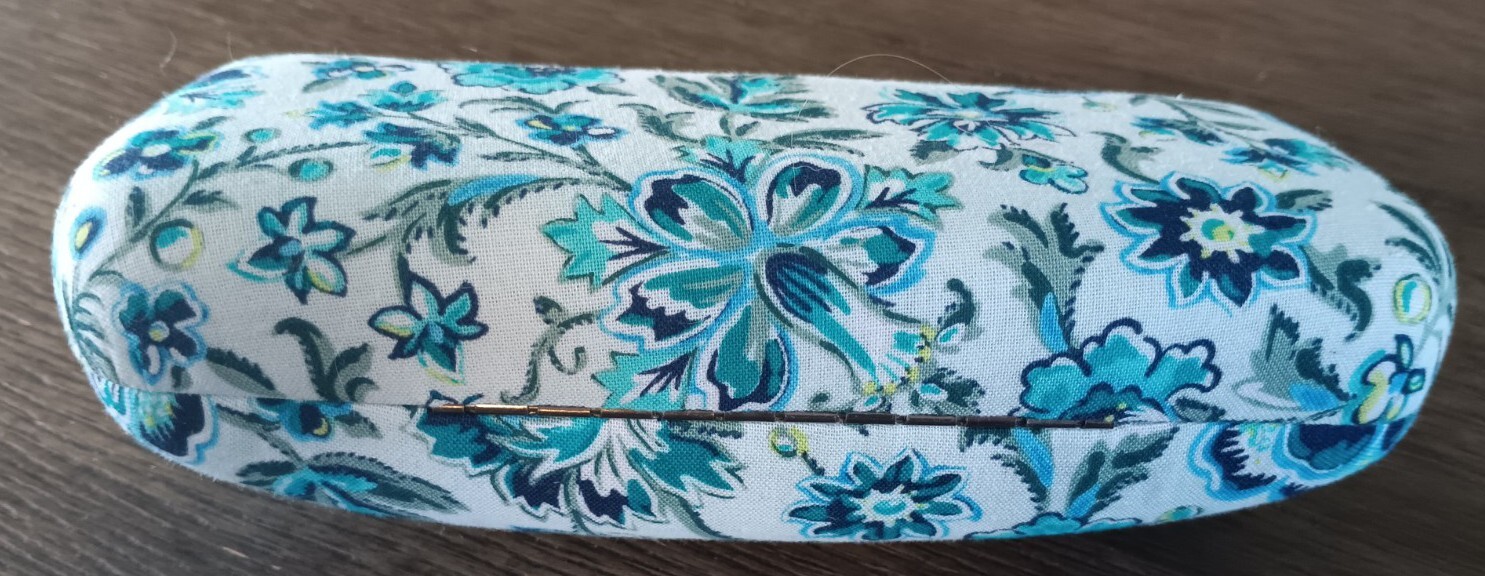 Vera Bradley Eyeglass Hard Case Daisy Dot Paisley Teal Pattern Retired VERY NICE