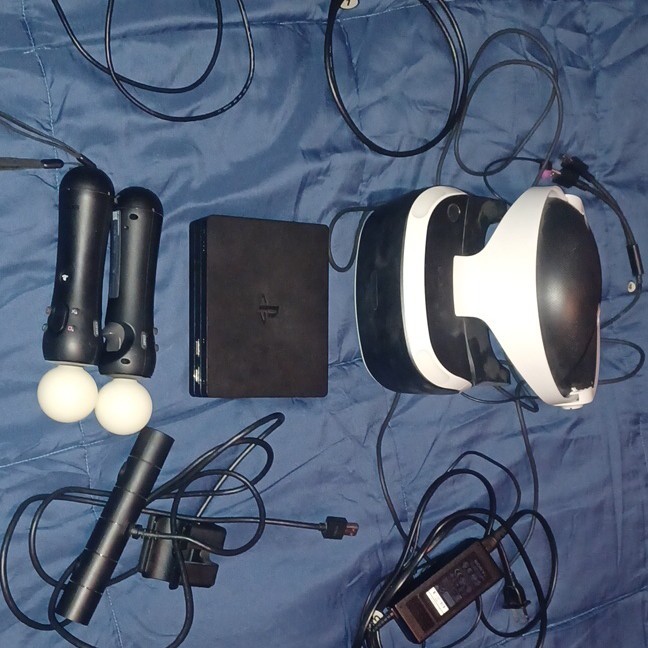 Sony PlayStation VR PSVR Headset Bundle w/ PS Camera & 2 Move Controllers