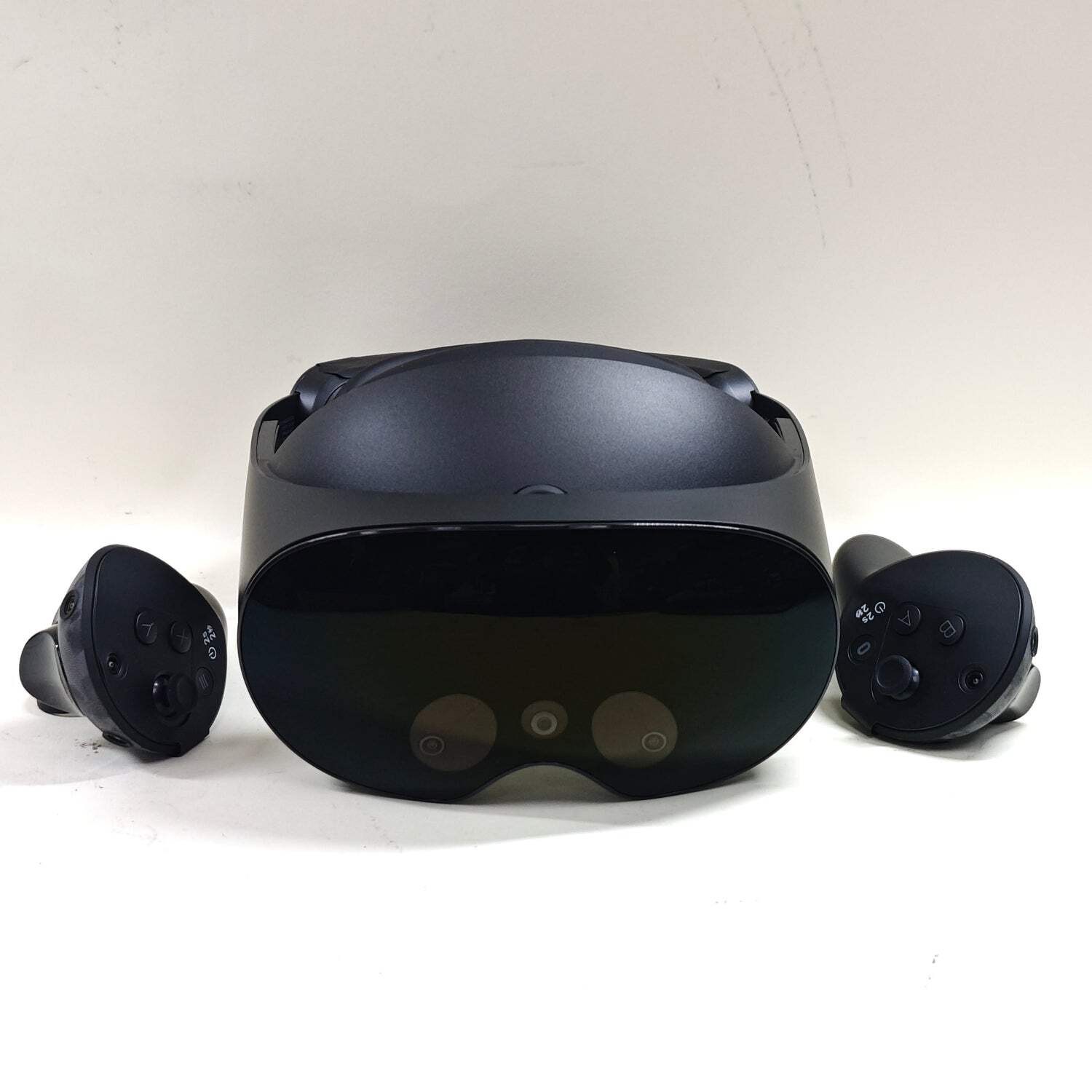 Meta Quest Pro 256GB Standalone All-in-One VR Headset DK94EC