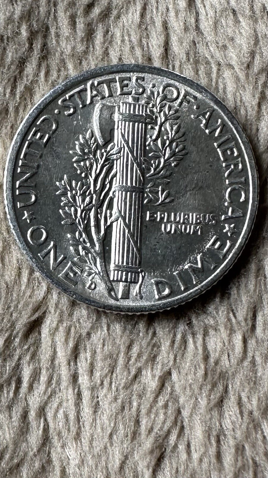 1941 D Mercury Dime Circulated 90% SILVER Denver Mint NICE SPLIT BANDS