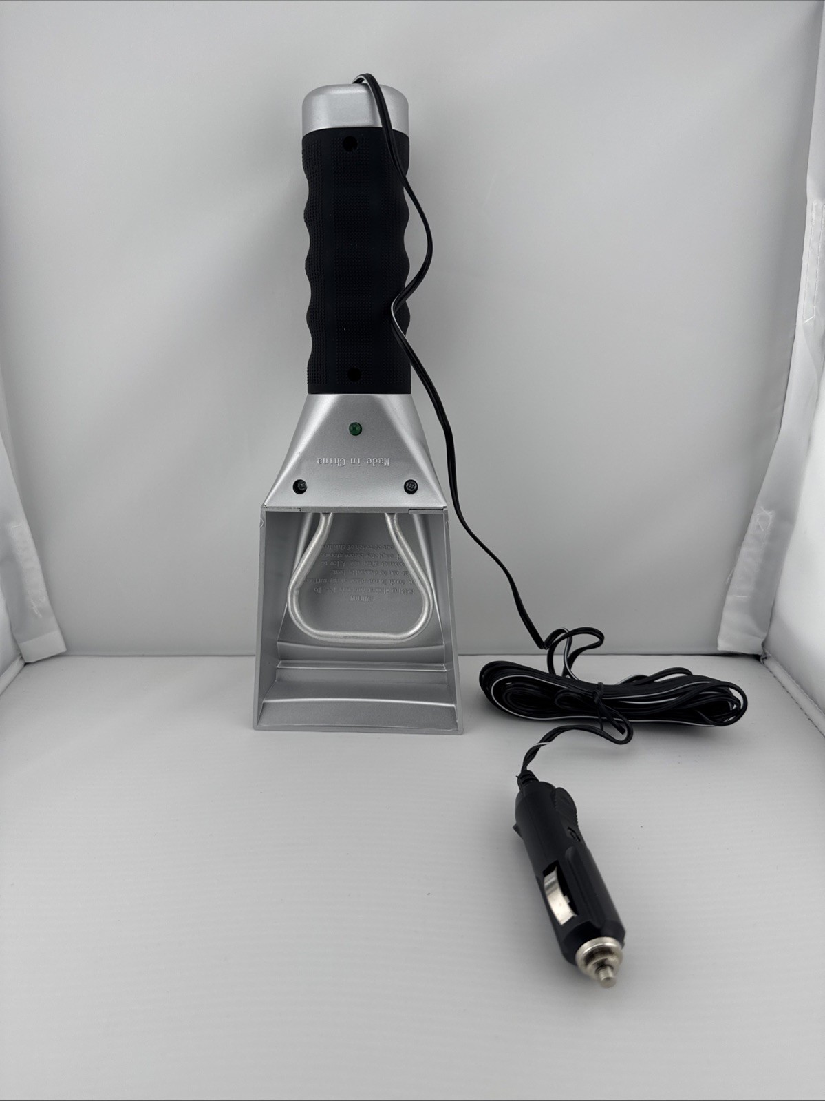 Fortune 8 12V Heated Ice Scraper Lighted NEW