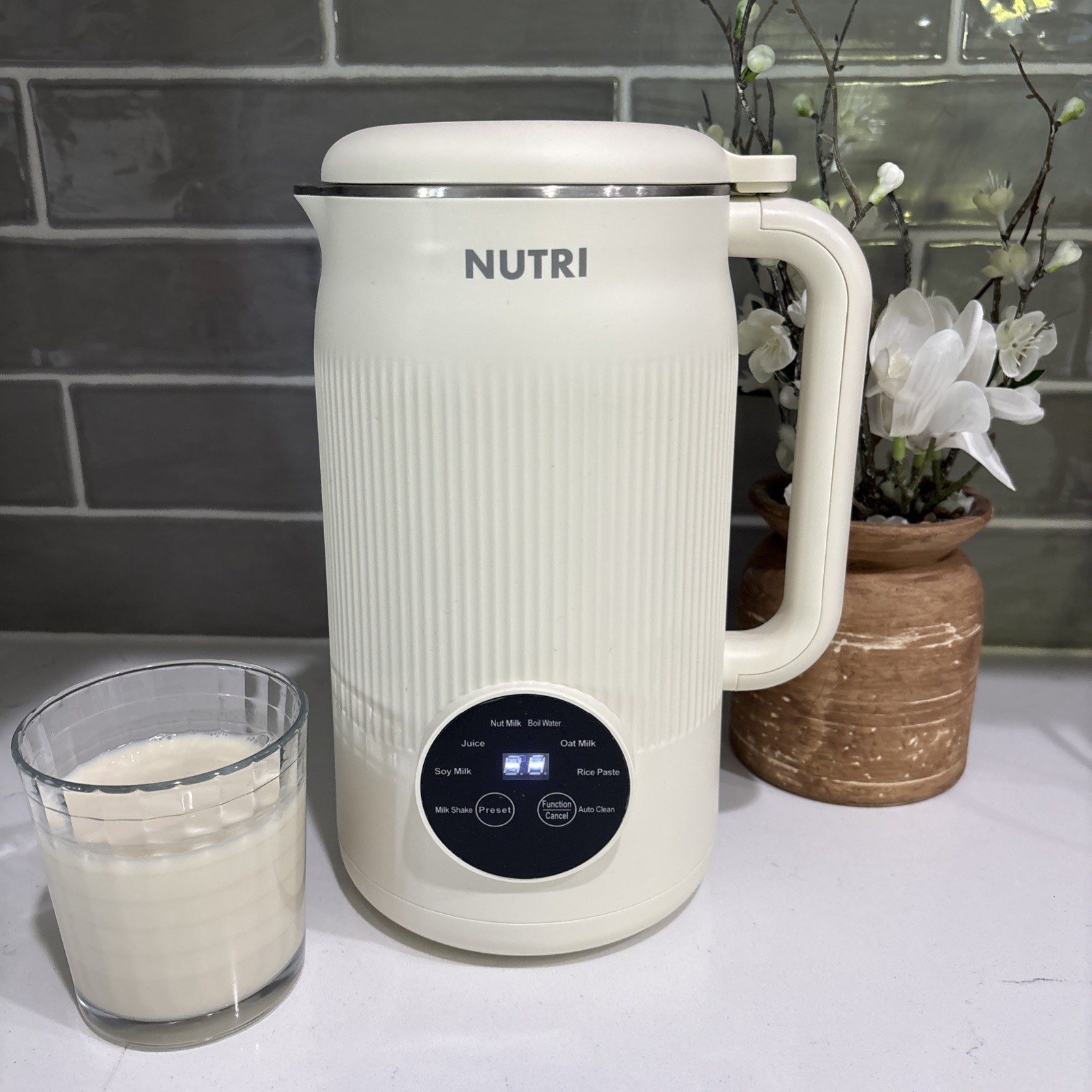 Nutri Automatic Nut Plant Based Milk Maker Machine Off White 4 Cups New No Box