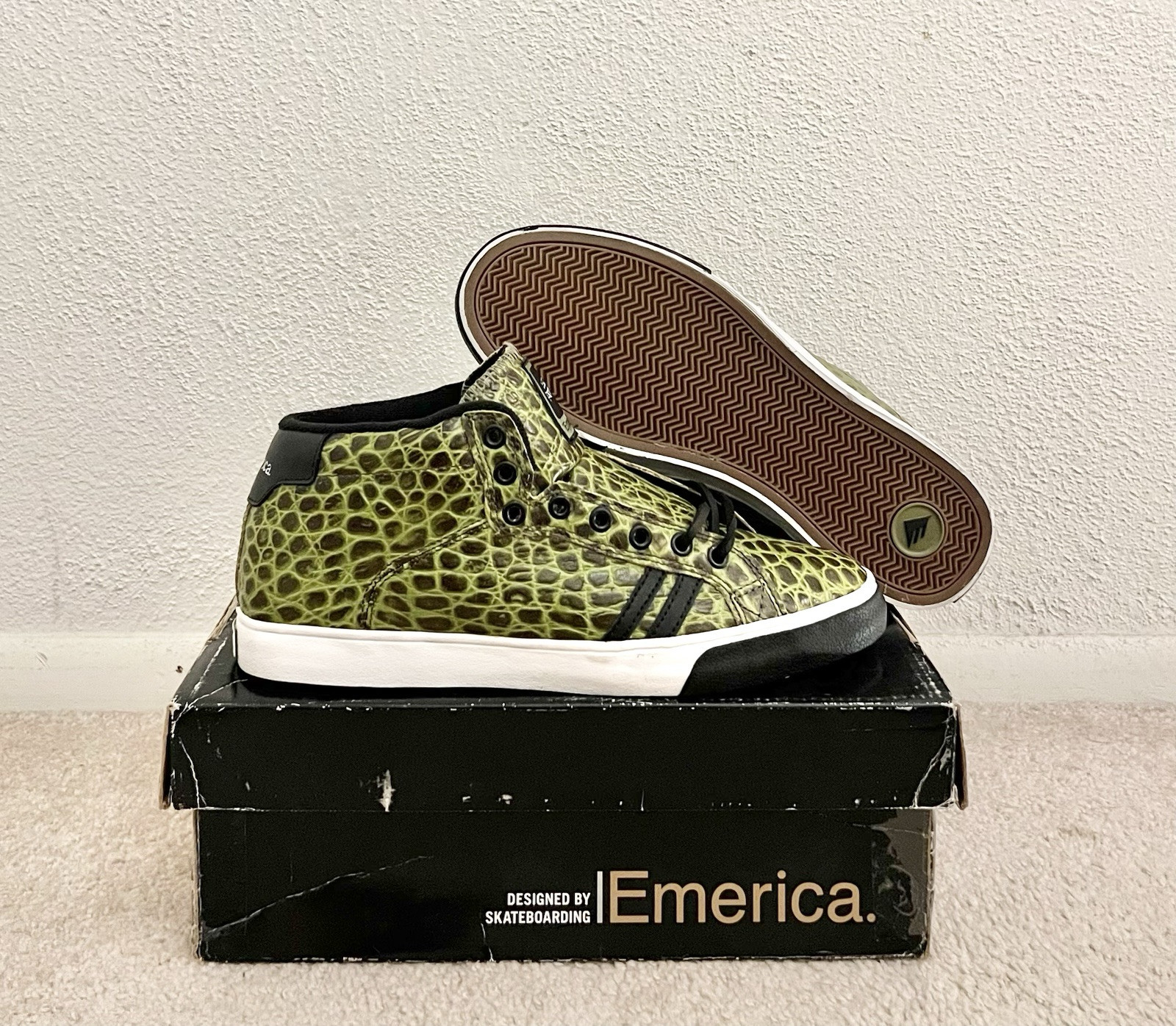 Emerica Leo Romero Mid Skateboarding Shoes Size 9.5 Olive/Black/Crocodile 2007
