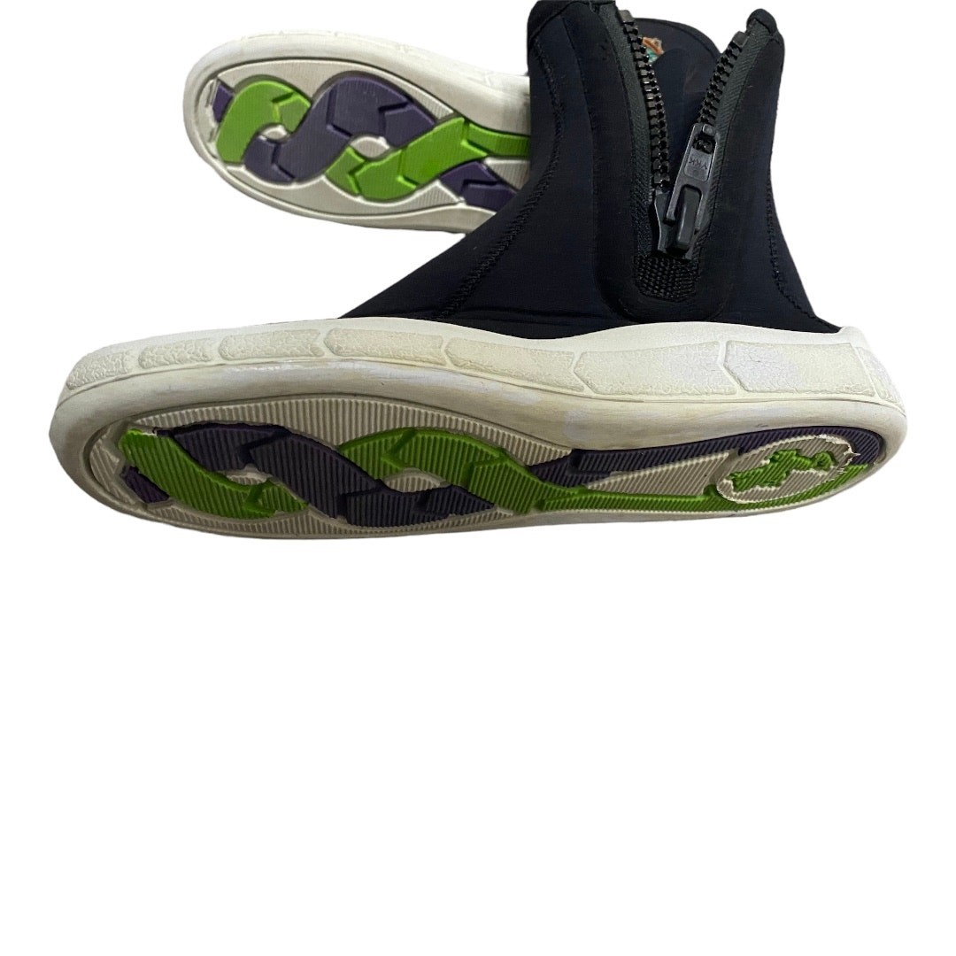 Akona adventure gear water Scuba Boots women's size 6.5, men’s 5