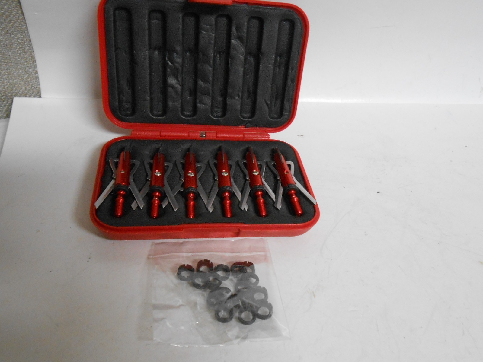 Rage expandable broadheads 100 grain, 6 pcs + Protective Case