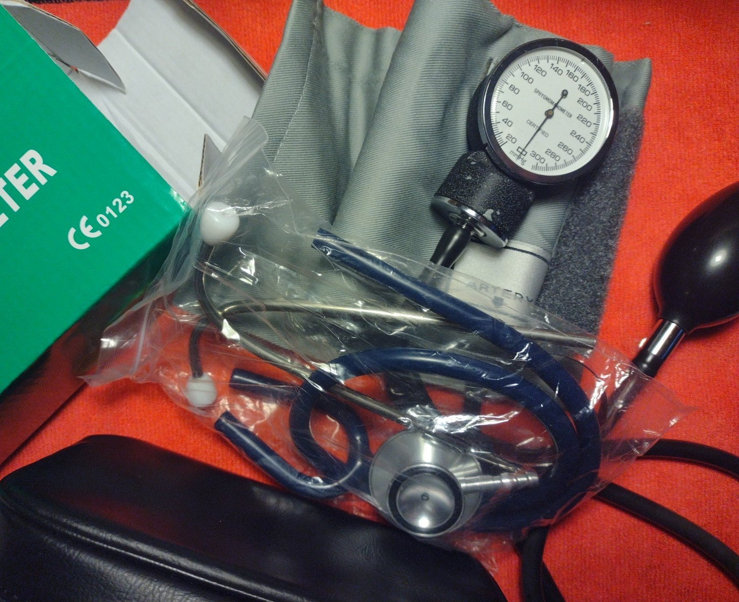 MEDIC EMS EMT RESCUE ALMEDIC ADULT Anaroid Sphygmomanometer w stethoscope & case