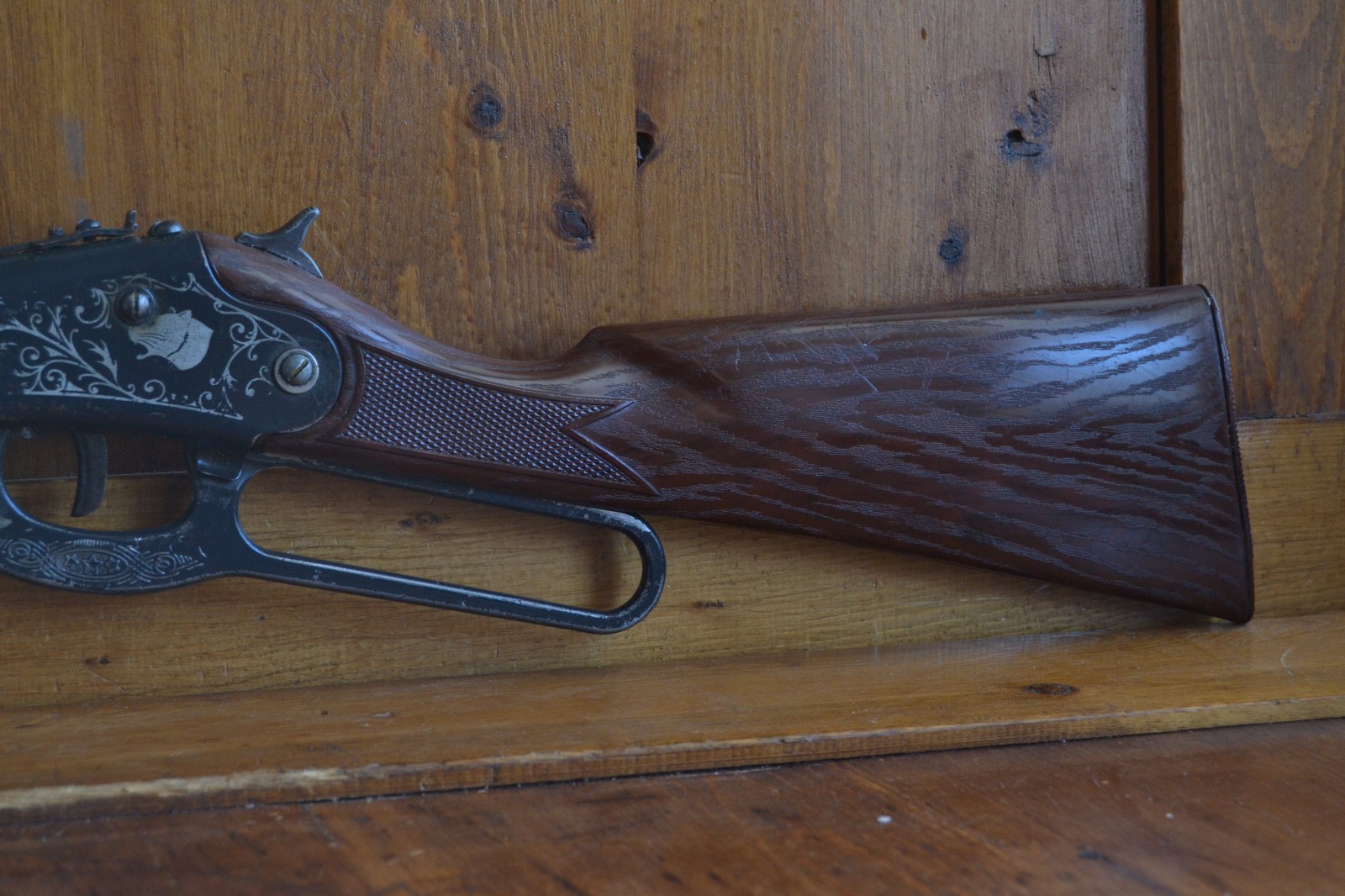 Vintage Daisy Model 111 Air Rifle BB Gun Cougar Graphics Working Condition