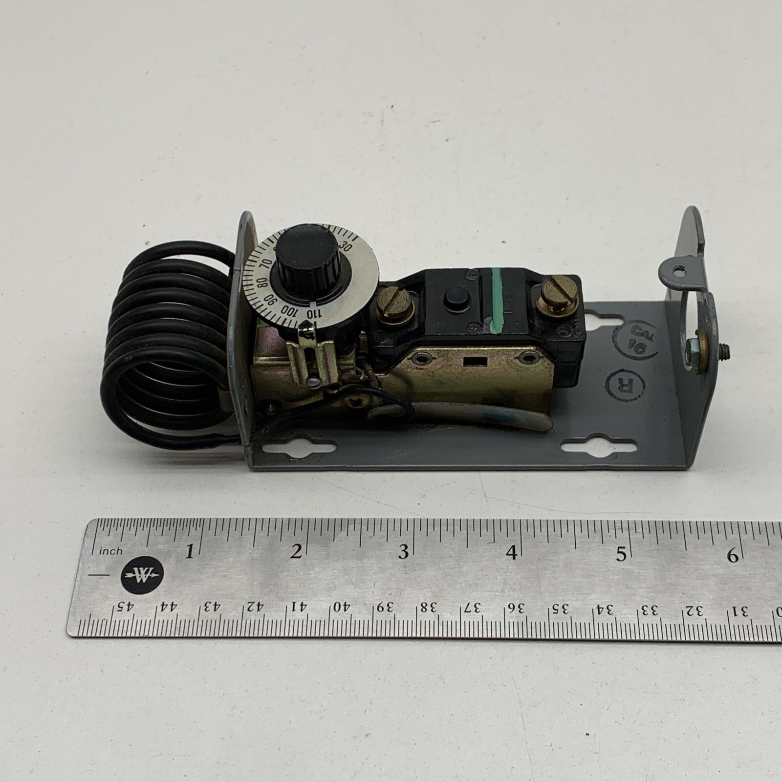 Johnson Controls Penn 9250 Thermostat, Missing Cover