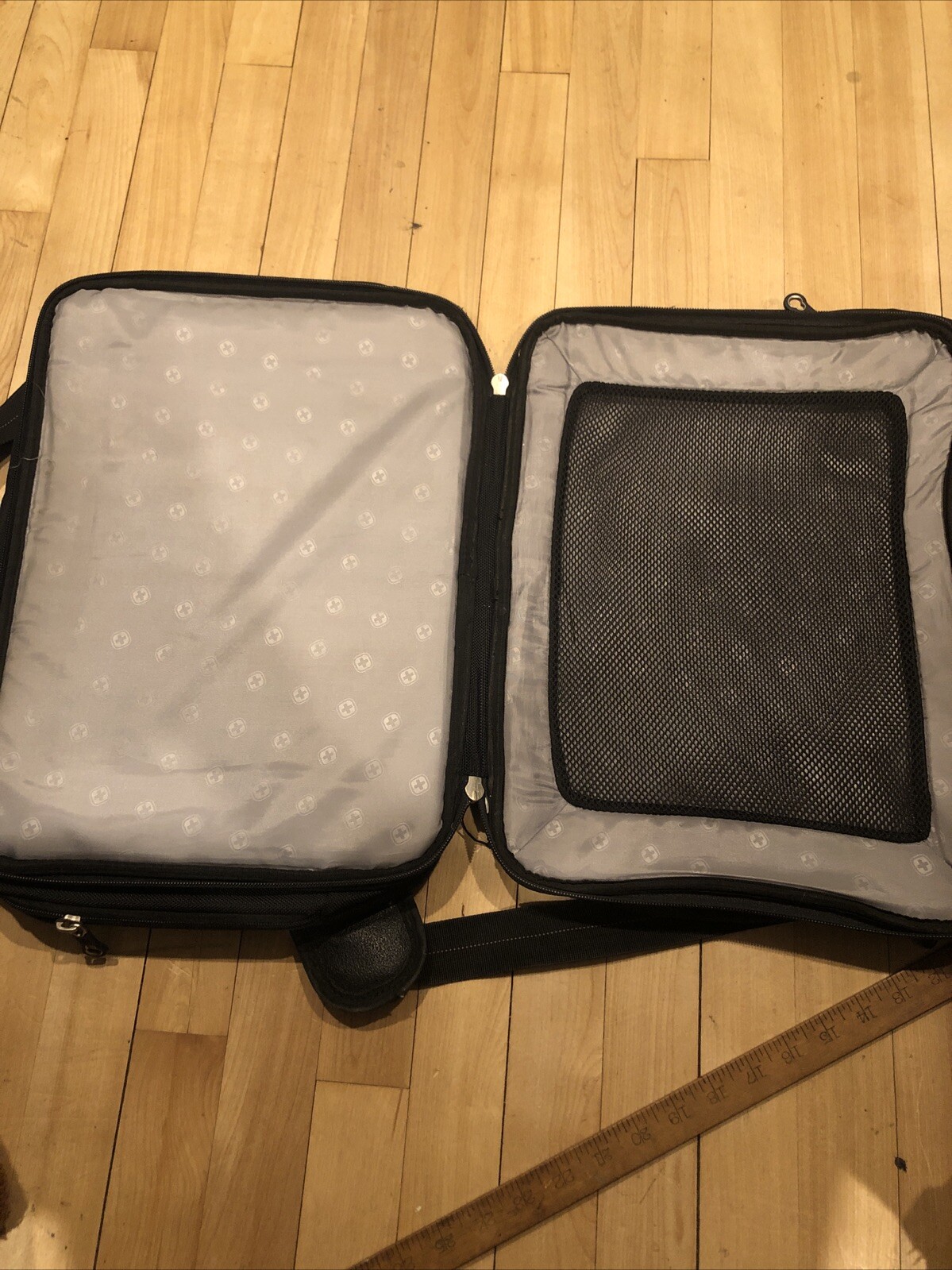 Swiss Gear Carrying Case for 17" Notebook - Black