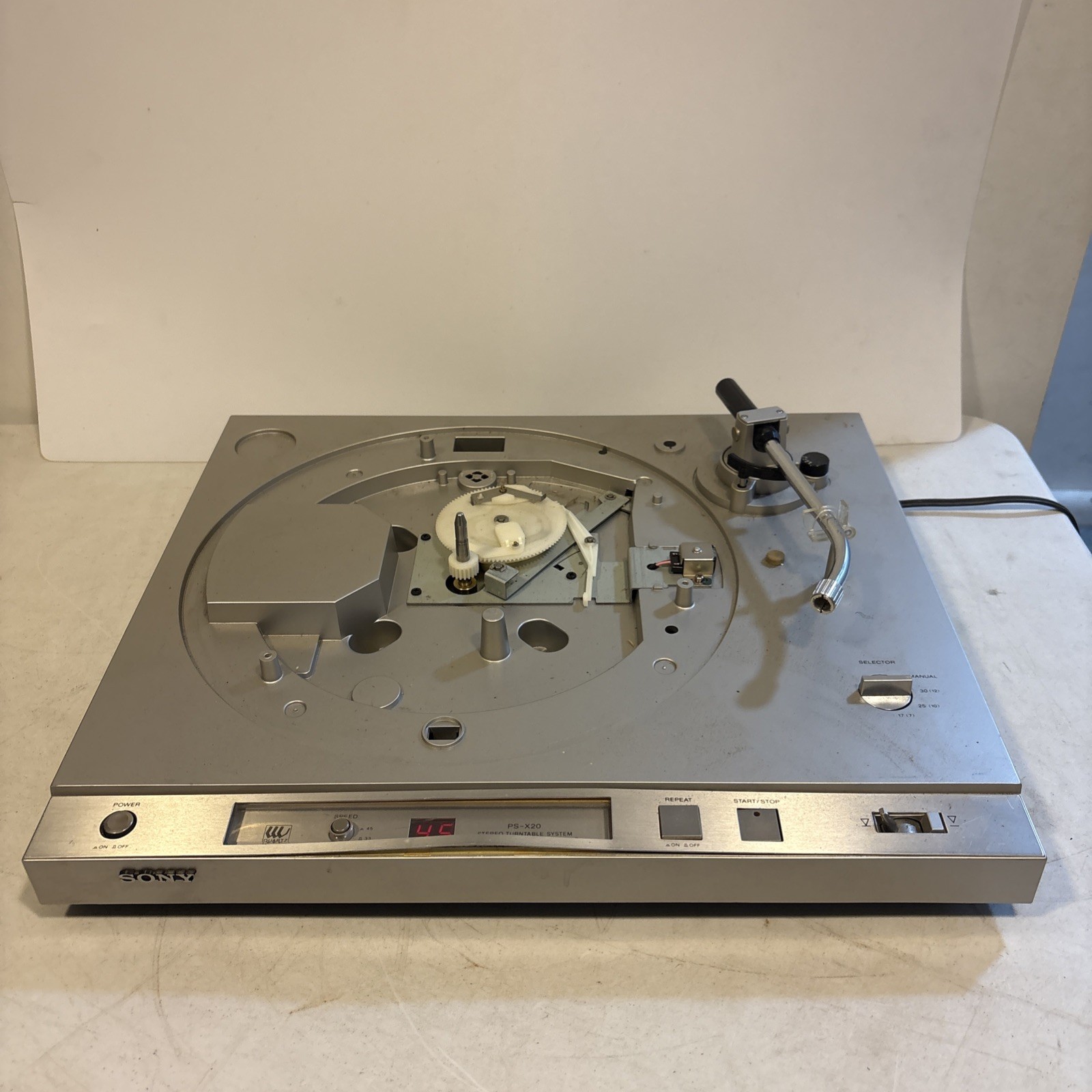 Sony PS-X20 Vintage Stereo Direct Drive Turntable - Turns On For Parts Or Repair