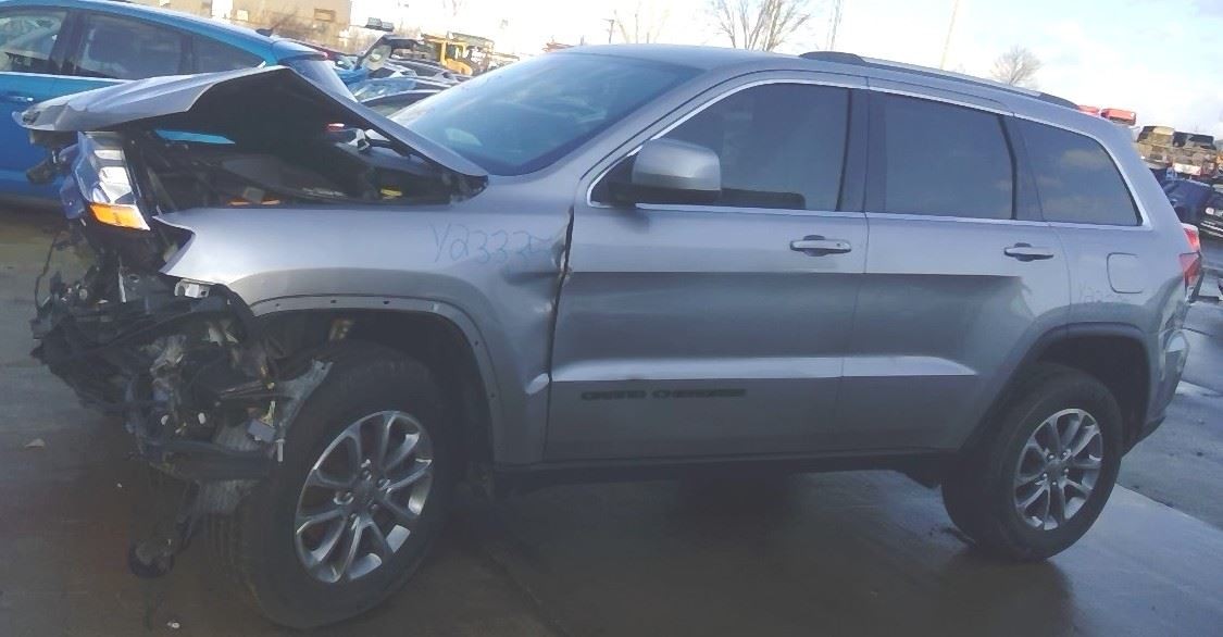 Transmission Shift in Black 2019 Jeep Grand Cherokee