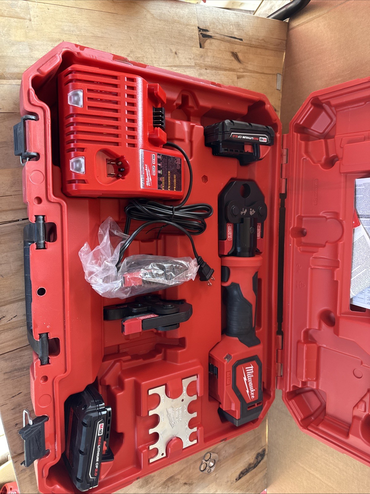 Milwaukee 2674-20 M18 Short Throw Press Tool With 3 Clamps & Batteries W/Case