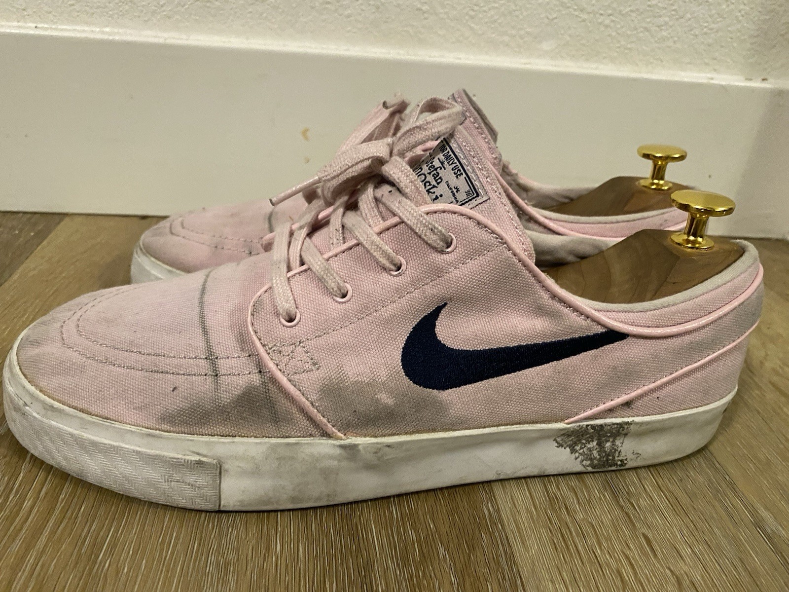 Nike Pink Low Top Skateboarding Shoes Men's US 9.5 Stefan janoski