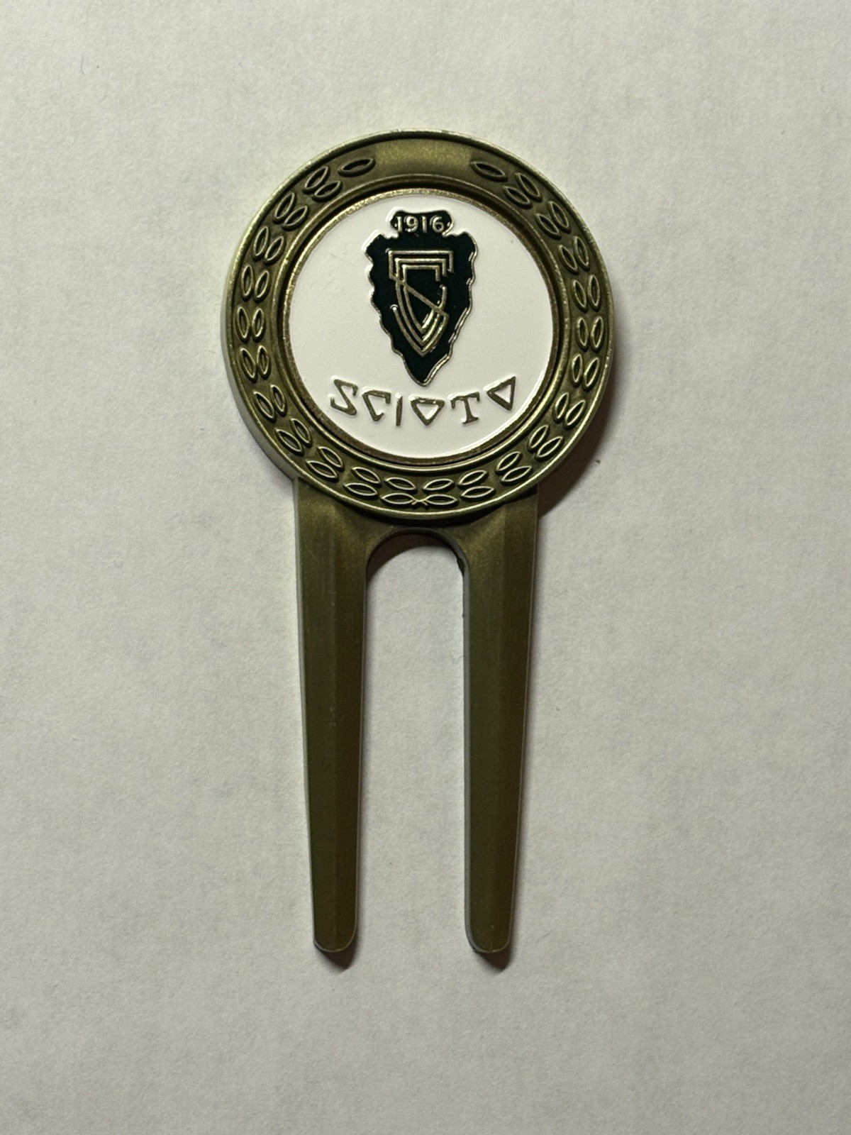 Scioto Country Club Authentic Members Divot Tool & 1" Coin Style Golf Marker