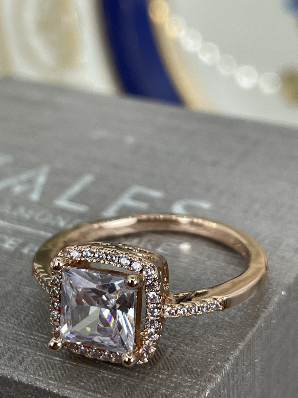 ZALES 2.92ct 14k SOLID Rose Gold , White Topaz ring. MSRP $429.00