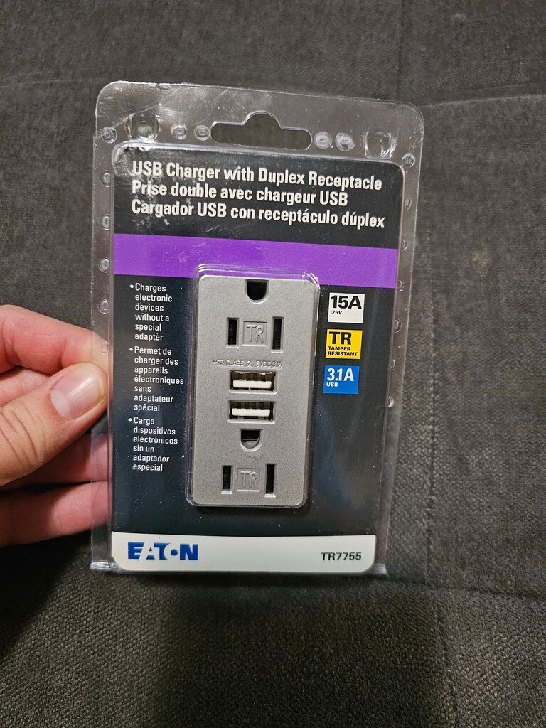 Eaton USB-A Charger with Duplex Receptacle 15A 125V TR7755 Siver Granite. NEW