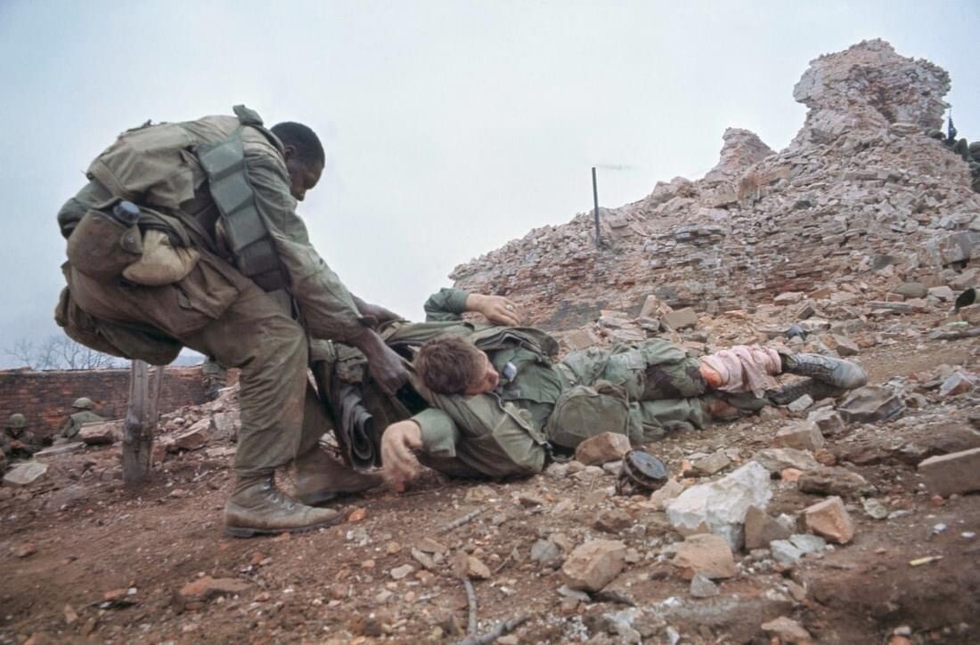 Vietnam War Photo  / Wounded US Soldier Vietnam  COLOR Photo  8308